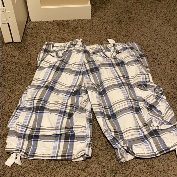 Urban heritage cargo shorts - Picture 2 of 2